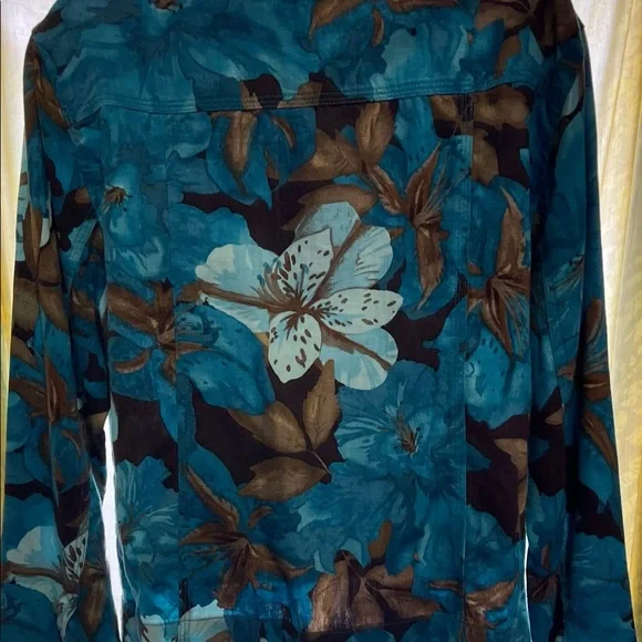 Chicos Jacket. Size 0.    CL/GR10 - Picture 4 of 6